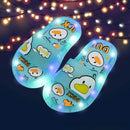 Chinelo Infantil com Luzes LED – Antiderrapante, Brilhante, Resistente